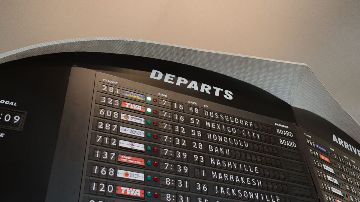 Flughafen-Abflugbereich fuer mehrfache Einreisen in die USA mit ESTA