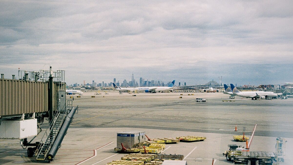 Skyline einer US-Großstadt als Symbol für die Reise mit ESTA in die USA