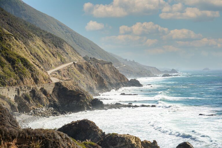 Bixby Bridge am Highway 1 entlang der Big-Sur-Steilküste in Kalifornien